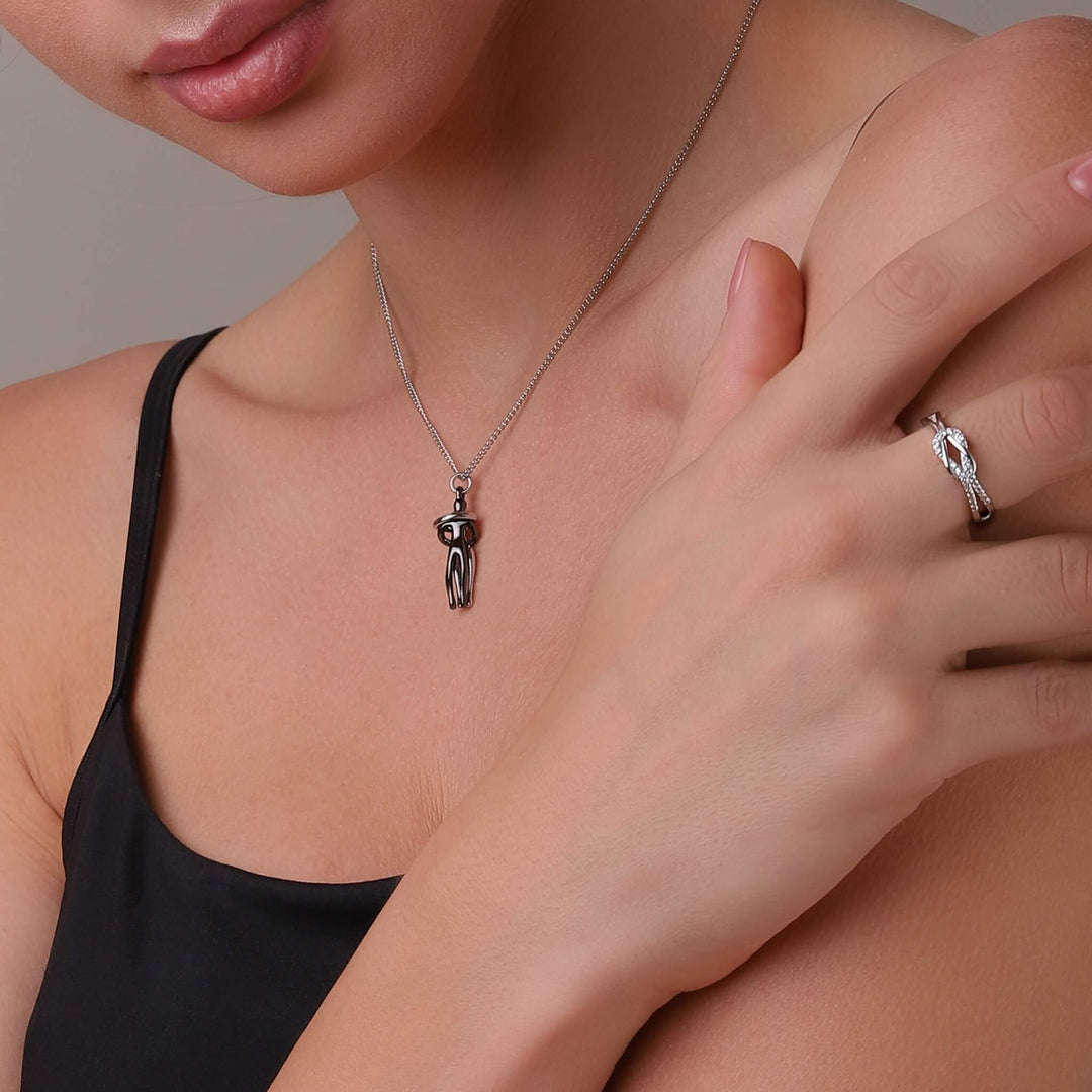 Hug Necklace Solid Gold